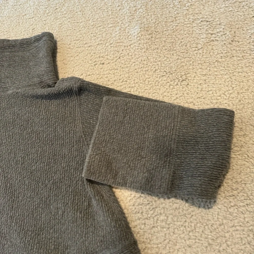 LULULEMON RETREAT YOURSELF PULLOVER IN HEATHERED CORE DARK GREY SIZE XS/S